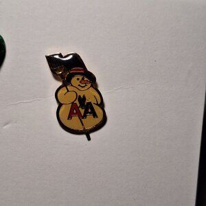 VINTAGE AMERICAN AIRLINES COLLECTIBLE HOLIDAY CHRISTMAS SNOWMAN LAPEL PIN